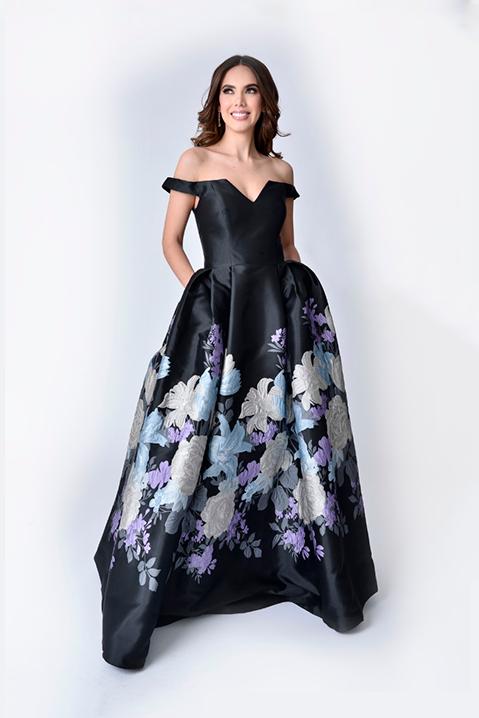 Vestido largo corte de princesa talla 10 color negro con flores color azul cielo