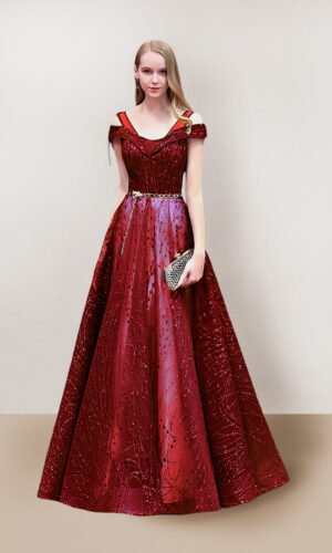 Vestido largo corte de princesa talla 8 color rojo fuerte