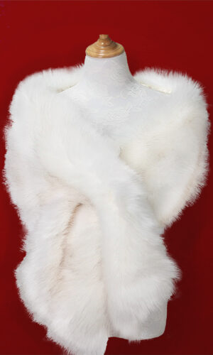 Abrigo de peluche color blanco