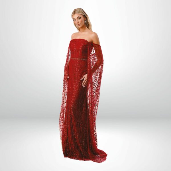 Vestido de noche largo rojo strapless con pedrería y capa talla 16