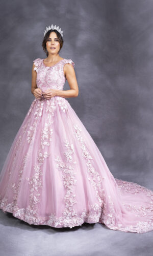 Vestido de xv años rosa cuello redondo detalles en espalda con cierre y vestido con flores 3D. Talla 4