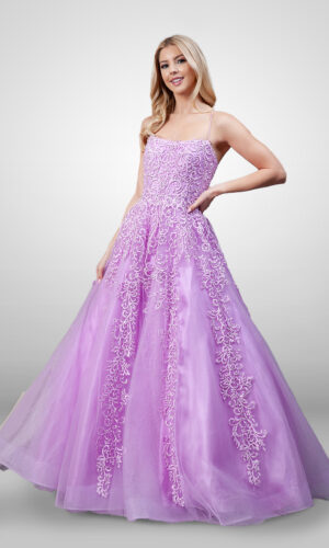Vestido de noche color lila largo espalda descubierta cordón ajustable y detalles en falda y torso talla 8