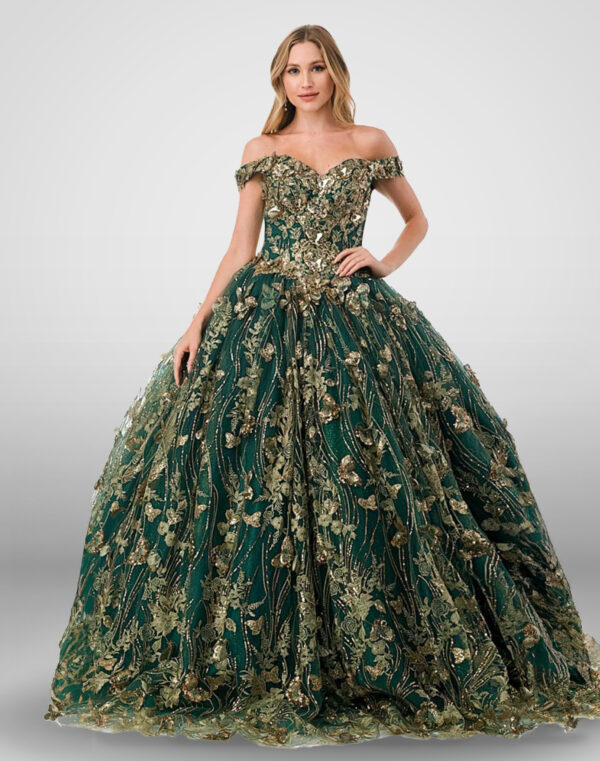 Vestido de xv años verde esmeralda off shoulder detalles florales en dorado y cinta ajustable en la espalda. Talla 10