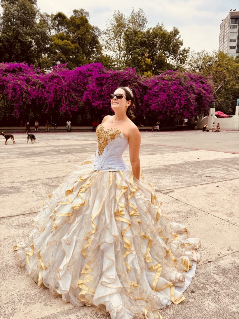 vestido dorado de xv