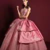 Vestido de xv años rosa mauve escote en v con tirantes detalles en corsé y falda cinta ajustable en la espalda talla 6