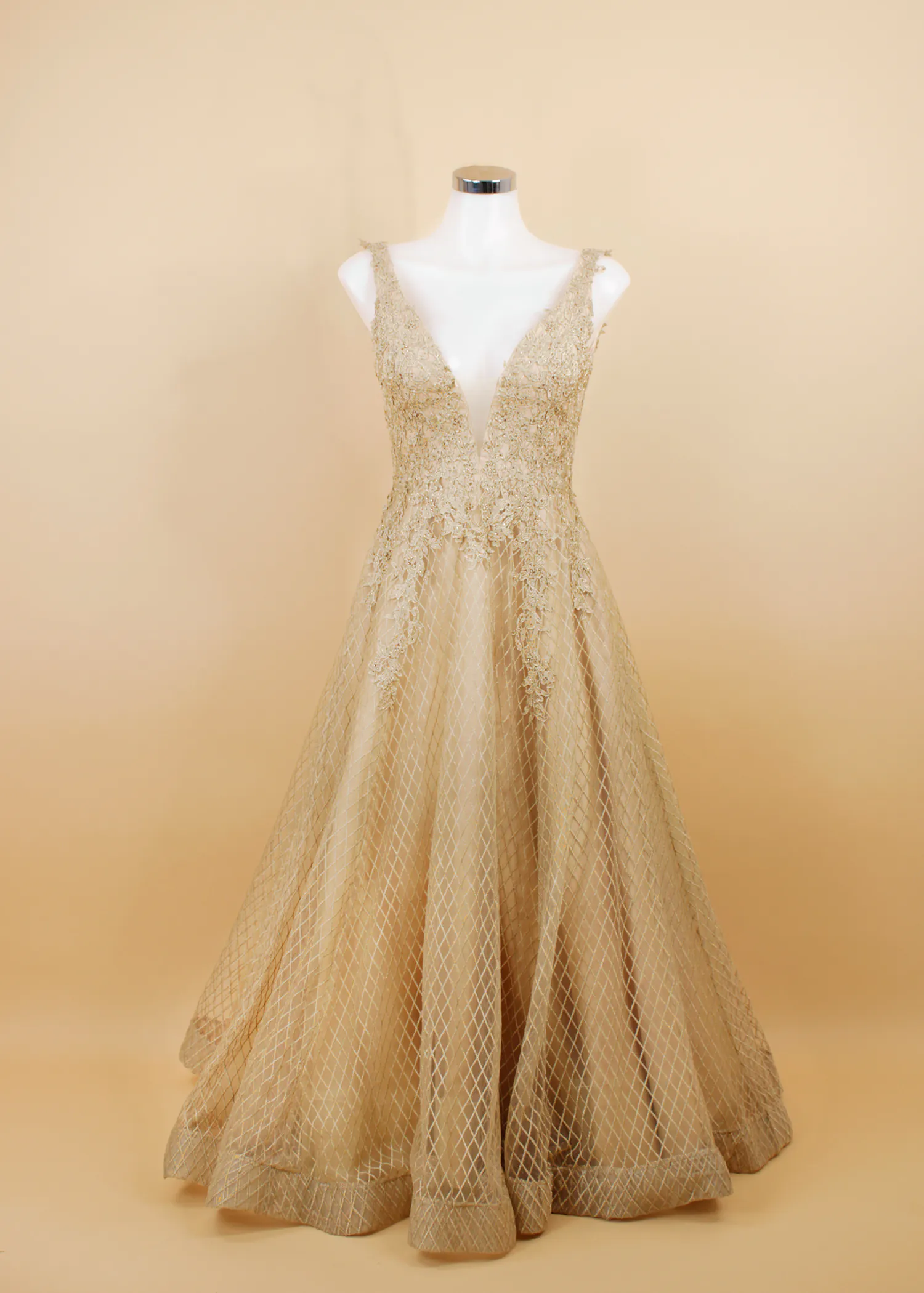 vestido de noche beige talla 6