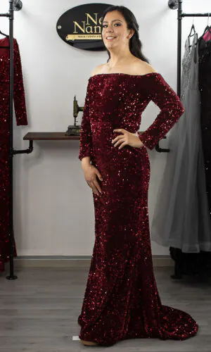 Vestido de noche largo talla 10 color rojo de manga larga hombros descubiertos y cierre en la espalda