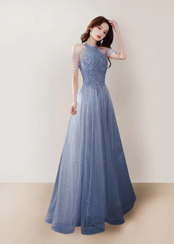 Vestido largo talla 4 color azul con detalles en los hombros y con cuello