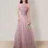 Vestido de noche largo talla 8 color rosa de cuello halter detalles en torso y aplicaciones en hombros