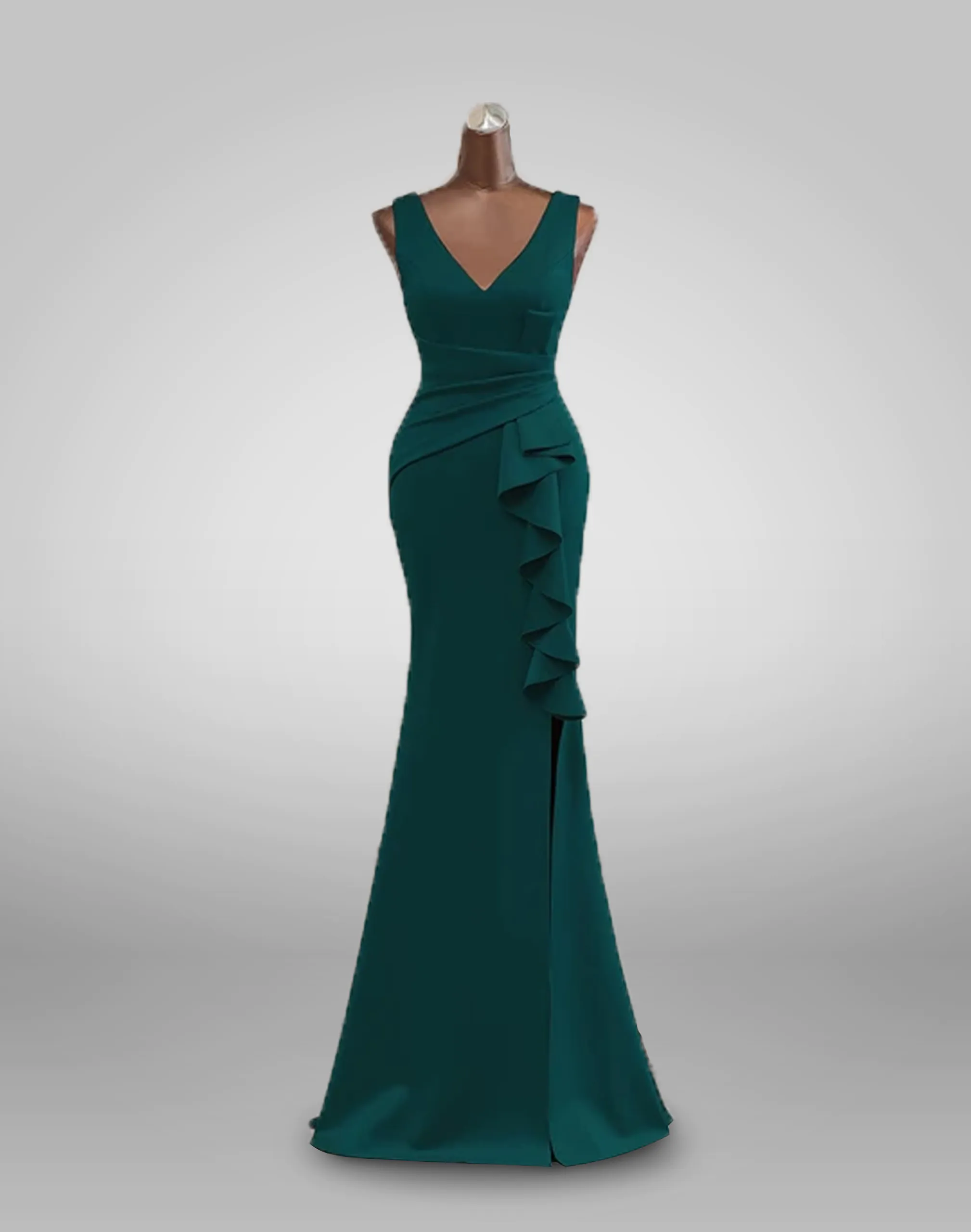 Renta o venta de vestido de noche verde bandera escote en v corte sirena abertura en pierna y plisado talla 8