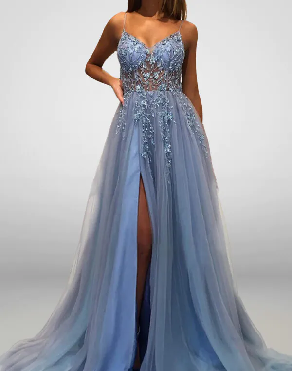 Vestido de noche largo azul cielo abertura en pierna detalles y transparencia en torso tirantes escote en v espalda descubierta talla 18