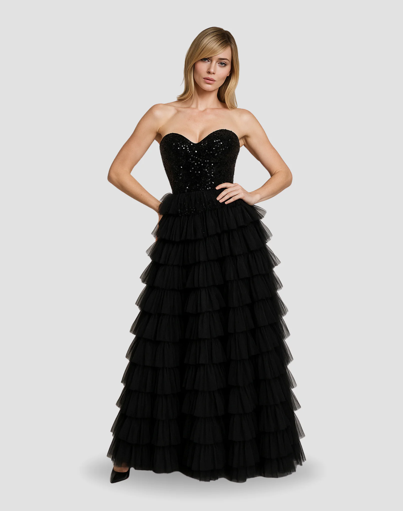 Vestido de noche, color negro, escote tipo corazón, strapless, capas de tul con volumen, talla 16