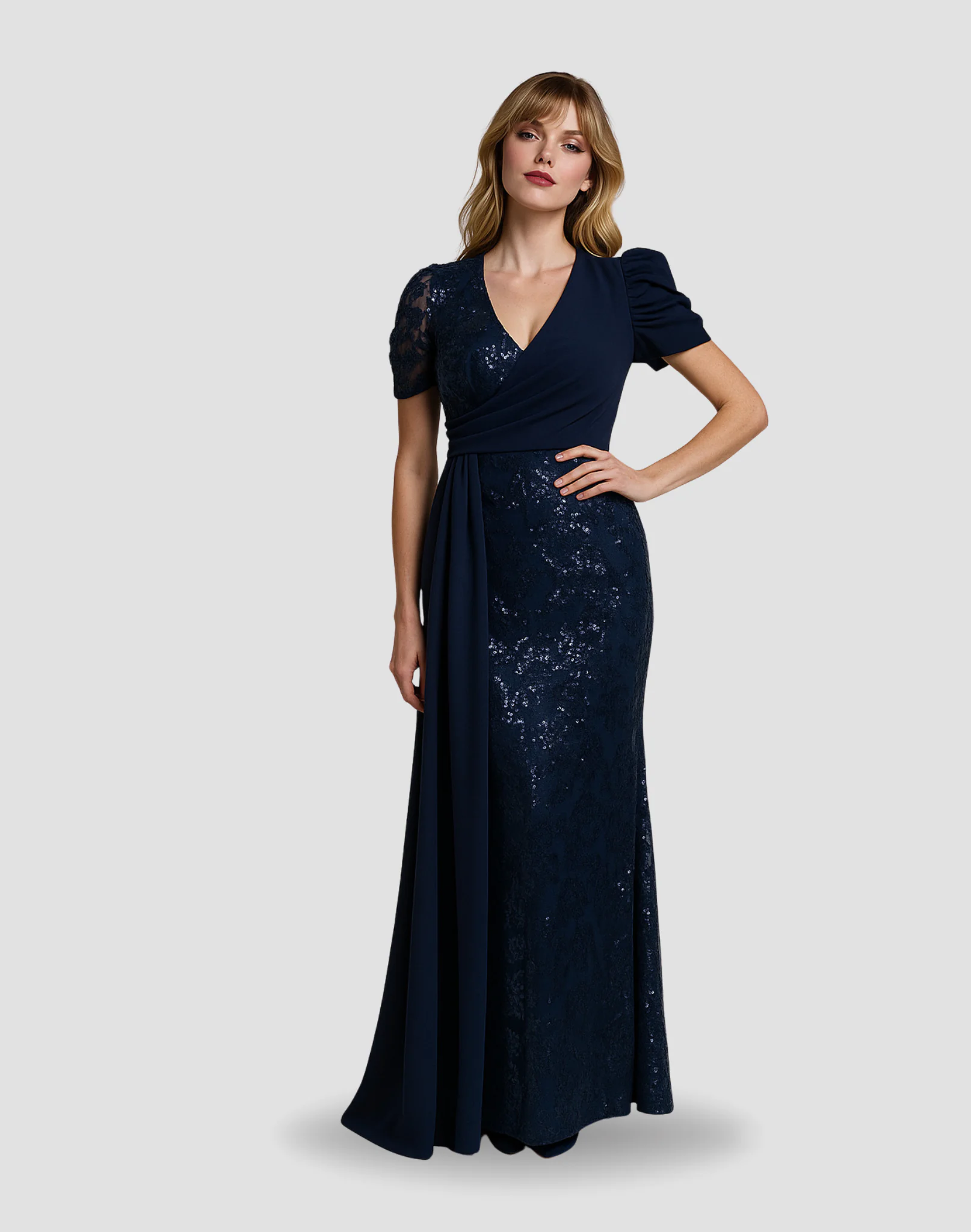 Vestido de noche, color azul oscuro, mangas cortas, una manga con transparencia y encaje, entallado en cintura, detalles brillantes a lo largo del vestido talla 20